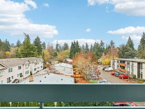 12300 33rd Avenue NE 402, Seattle WA 98125