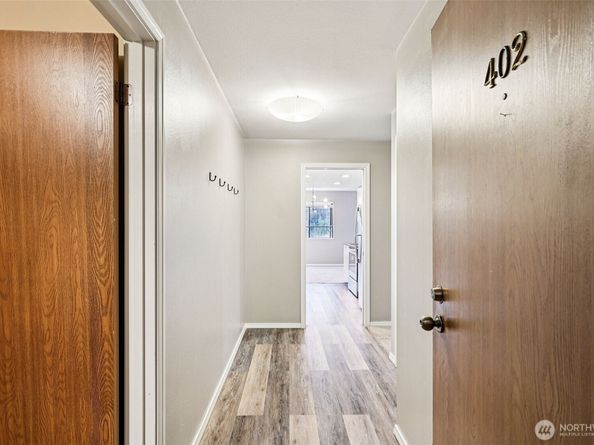 12300 33rd Avenue NE 402, Seattle WA 98125
