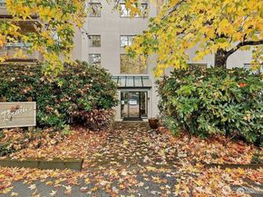 12300 33rd Avenue NE 402, Seattle WA 98125