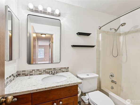 12300 33rd Avenue NE 402, Seattle WA 98125