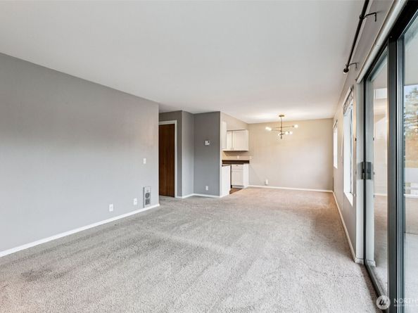 12300 33rd Avenue NE 402, Seattle WA 98125