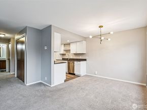 12300 33rd Avenue NE 402, Seattle WA 98125