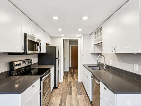 12300 33rd Avenue NE 402, Seattle WA 98125