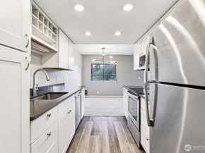 12300 33rd Avenue NE 402, Seattle WA 98125