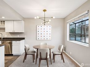 12300 33rd Avenue NE 402, Seattle WA 98125