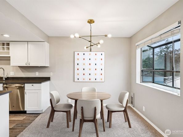 12300 33rd Avenue NE 402, Seattle WA 98125