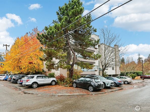 12300 33rd Avenue NE 402, Seattle WA 98125