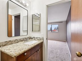 12300 33rd Avenue NE 402, Seattle WA 98125