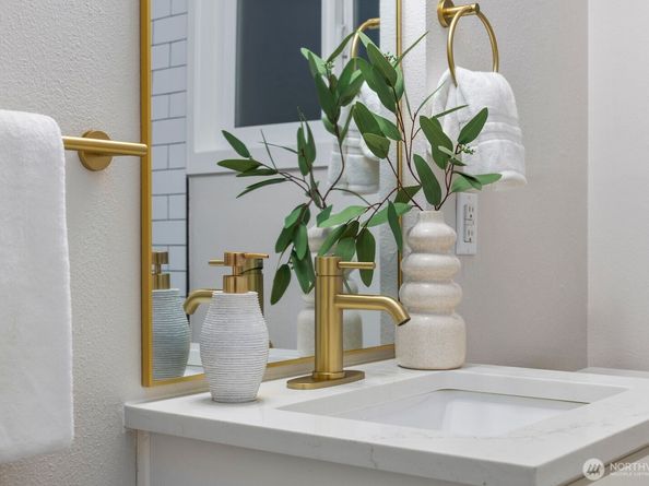 9029 4th Avenue NW, Seattle WA 98117