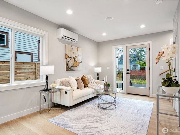 3054 Fairmount Ave SW B, Seattle WA 98116