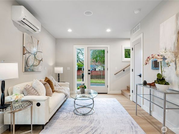 3054 Fairmount Ave SW B, Seattle WA 98116