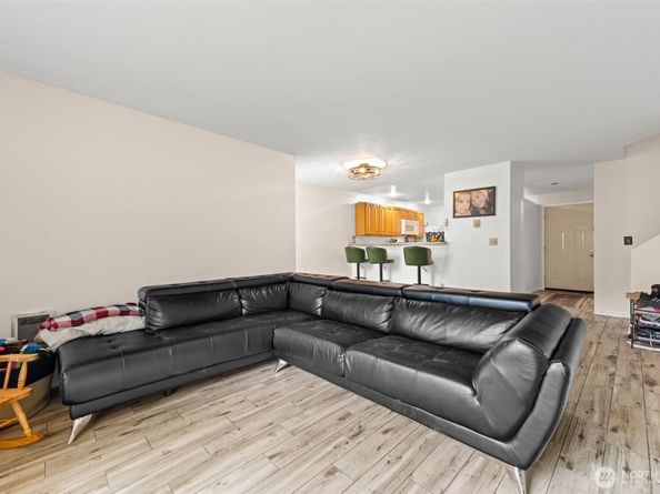 2100 S 336th Street B4, Federal Way WA 98003