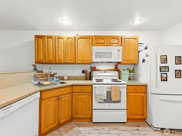 2100 S 336th Street B4, Federal Way WA 98003