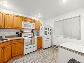 2100 S 336th Street B4, Federal Way WA 98003