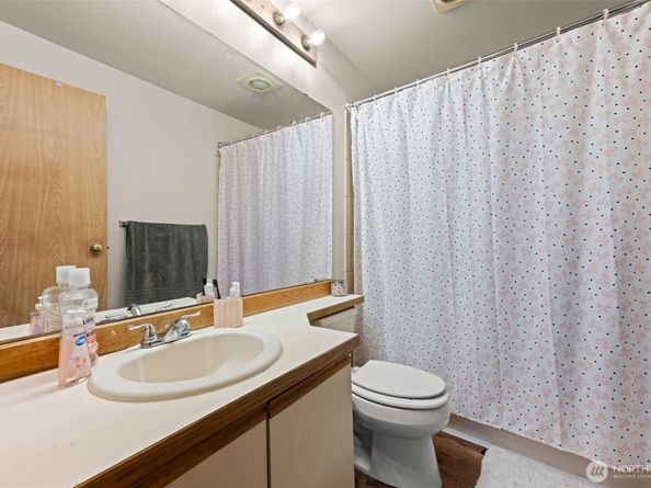 2100 S 336th Street B4, Federal Way WA 98003