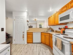 2100 S 336th Street B4, Federal Way WA 98003