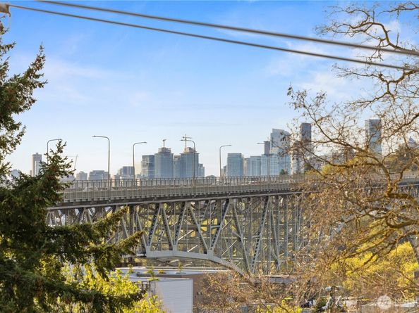 722 N 36th Street, Seattle WA 98103