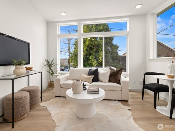 722 N 36th Street, Seattle WA 98103