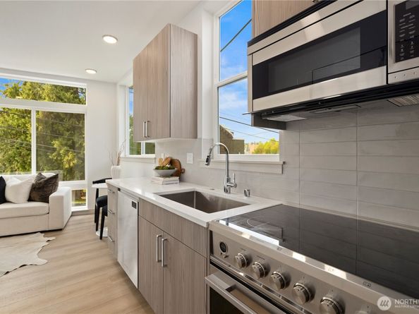 722 N 36th Street, Seattle WA 98103