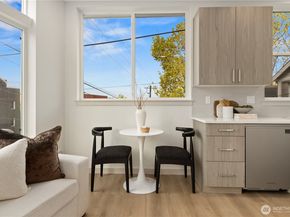 722 N 36th Street, Seattle WA 98103