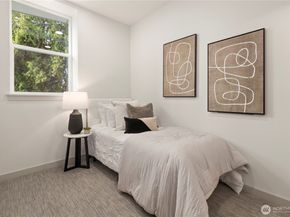 722 N 36th Street, Seattle WA 98103