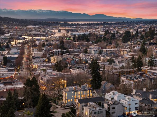 722 N 36th Street, Seattle WA 98103