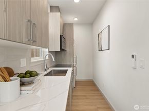 722 N 36th Street, Seattle WA 98103