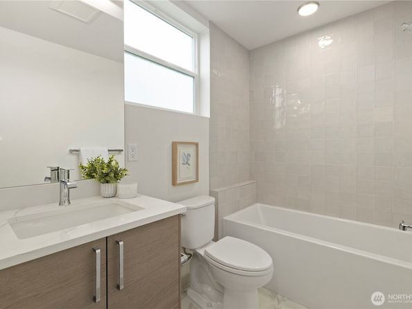 722 N 36th Street, Seattle WA 98103