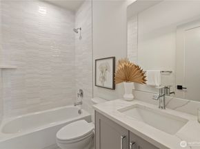 722 N 36th Street, Seattle WA 98103