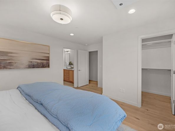 1412 N 47th Street B, Seattle WA 98103