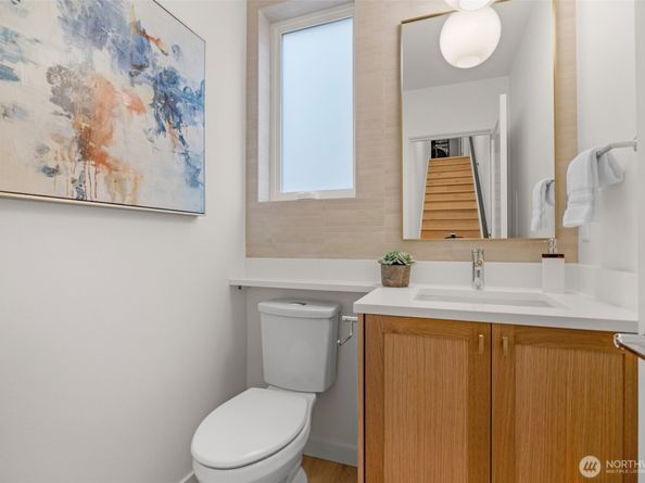 1412 N 47th Street B, Seattle WA 98103