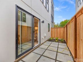1412 N 47th Street B, Seattle WA 98103