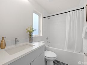 1412 N 47th Street B, Seattle WA 98103