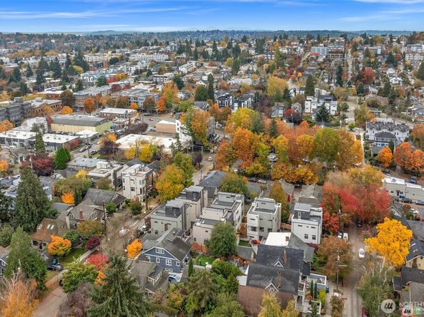 1412 N 47th Street B, Seattle WA 98103