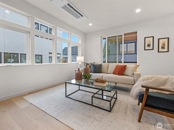 1412 N 47th Street B, Seattle WA 98103