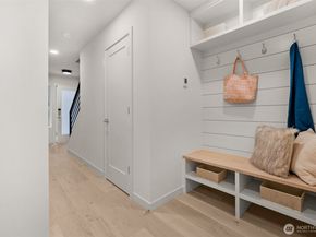 1412 N 47th Street B, Seattle WA 98103