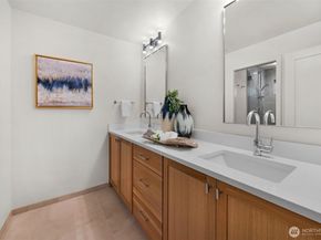 1412 N 47th Street B, Seattle WA 98103