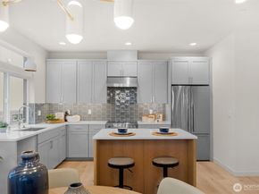 1412 N 47th Street B, Seattle WA 98103