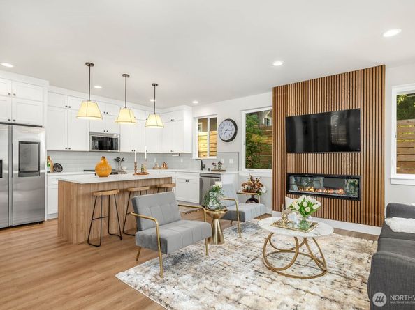 4326 A SW Mills Street, Seattle WA 98136