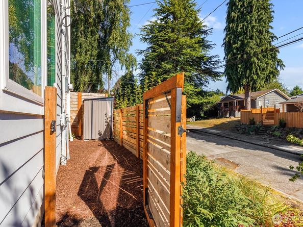 4326 A SW Mills Street, Seattle WA 98136