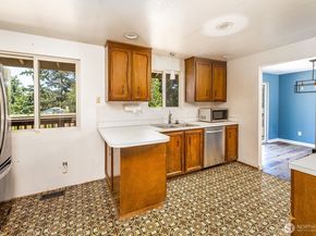 6808 NE 165th Street, Kenmore WA 98028