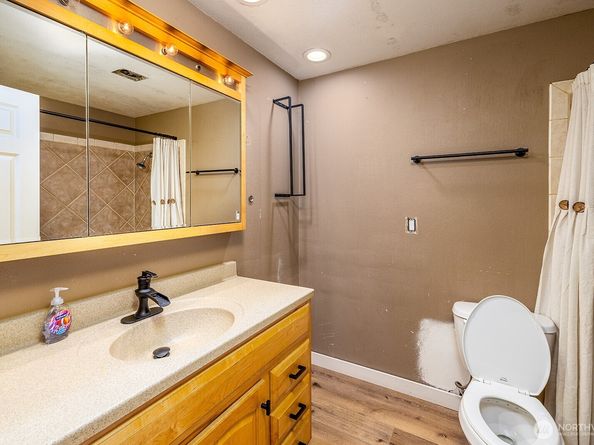 6808 NE 165th Street, Kenmore WA 98028