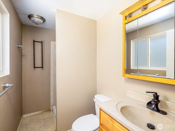 6808 NE 165th Street, Kenmore WA 98028