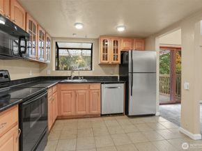 6008 116th Avenue NE, Kirkland WA 98033