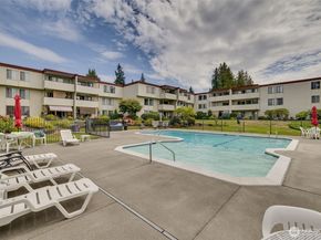 8516 196th Street SW 105, Edmonds WA 98026