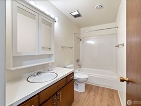 8516 196th Street SW 105, Edmonds WA 98026