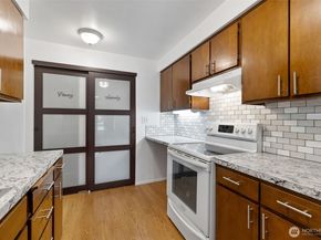 8516 196th Street SW 105, Edmonds WA 98026