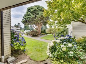 8516 196th Street SW 105, Edmonds WA 98026