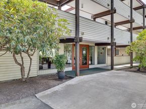 8516 196th Street SW 105, Edmonds WA 98026