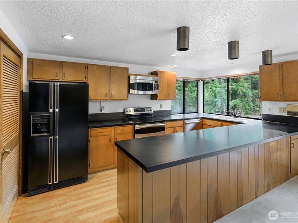 13392 Hidden Cove Lane NE, Bainbridge Island WA 98370
